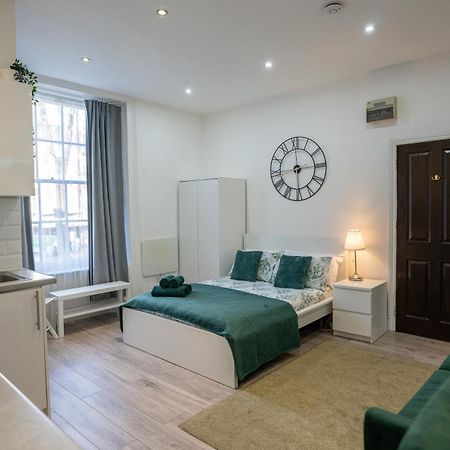 Beautiful Studio Flat In Hackney Next To Overground Station Londýn Exteriér fotografie