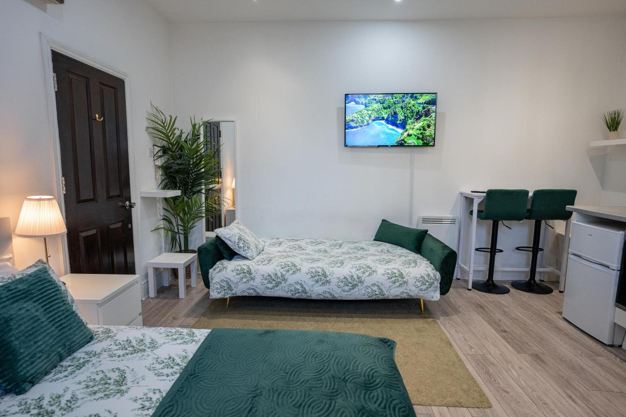 Beautiful Studio Flat In Hackney Next To Overground Station Londýn Exteriér fotografie