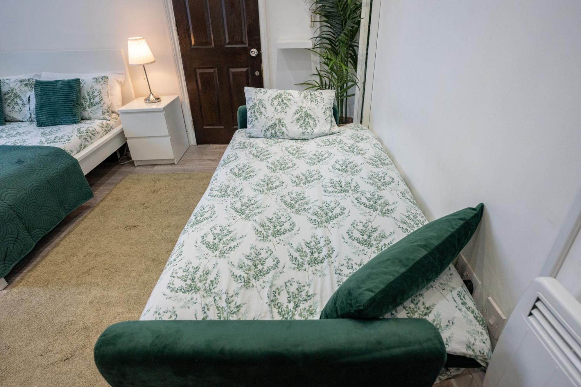 Beautiful Studio Flat In Hackney Next To Overground Station Londýn Exteriér fotografie
