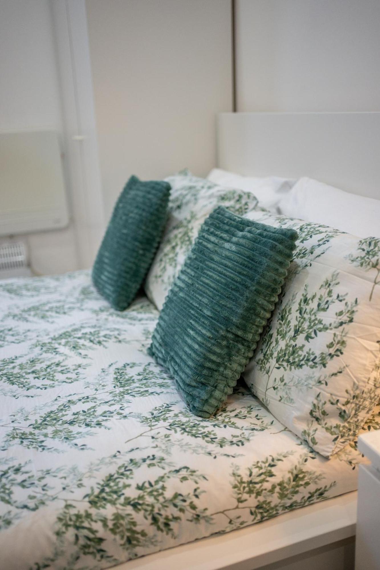 Beautiful Studio Flat In Hackney Next To Overground Station Londýn Exteriér fotografie